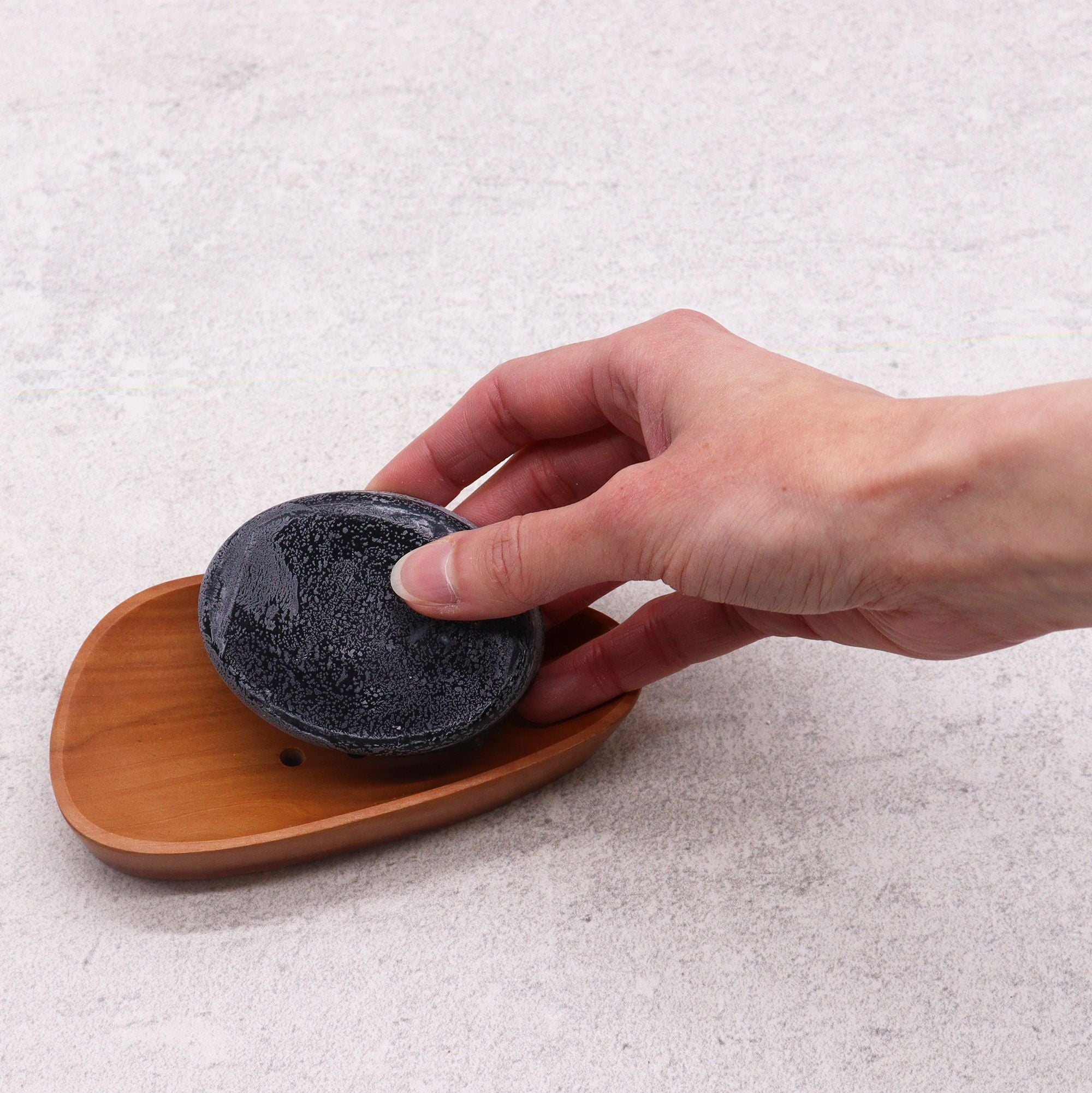 Jabonera de Caoba con Forma de Guijarros