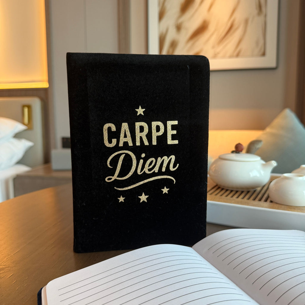 Cuaderno de terciopelo negro - 80 páginas - Aprovecha el día