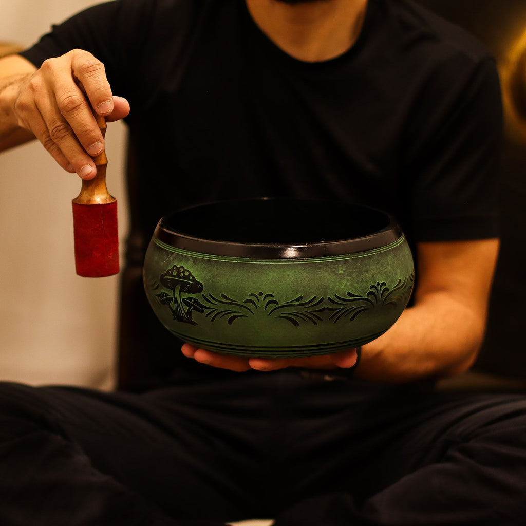 Cuenco tibetano de canto con forma de hongo - Verde musgo (23x10,5 cm, 1,3 kg)