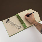 Cuaderno de Lokta con diseño floral audaz – Grande (21x15cm) – 45 hojas – Incluye marcapáginas – Verde musgo