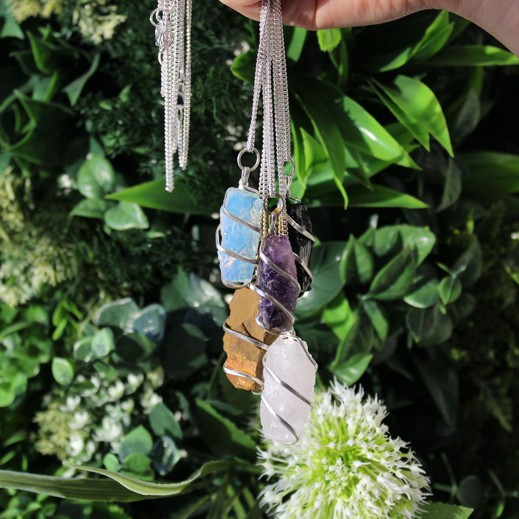 Collar de Piedras Preciosas Envueltas en Cascada - Ónix Negro en bruto