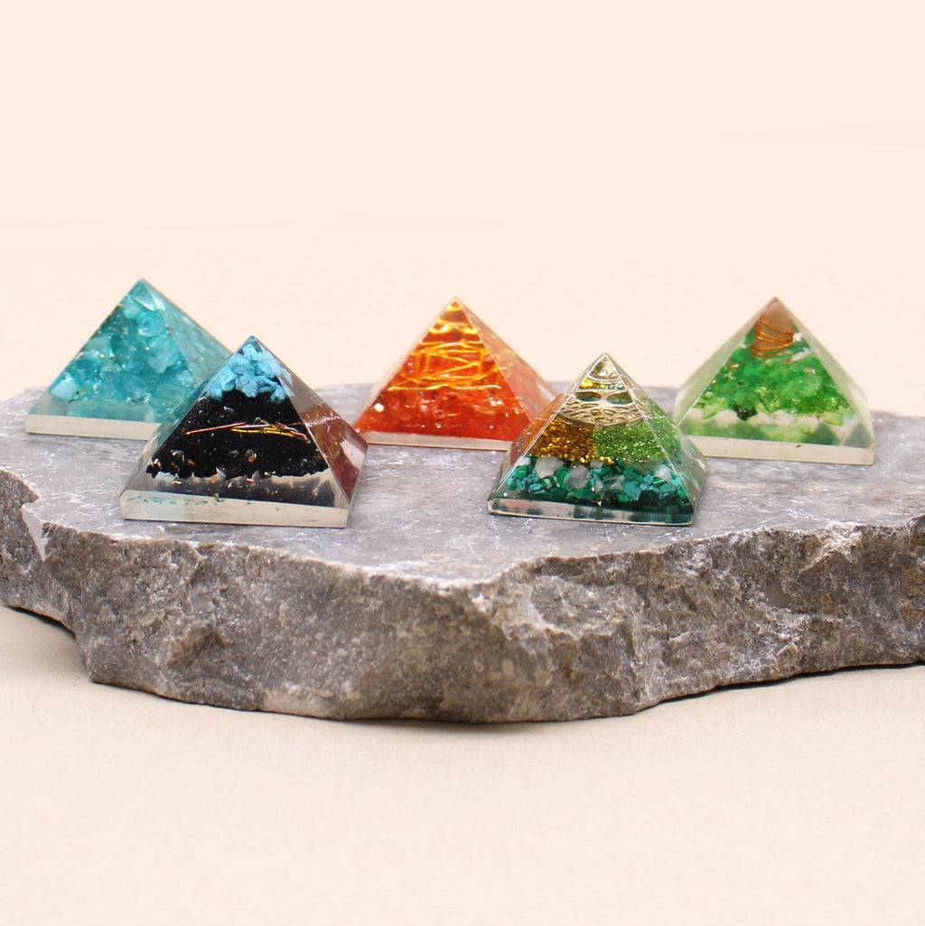 Orgonita Artesanal – Objeto Decorativo con Minerales ( 18 modelos )