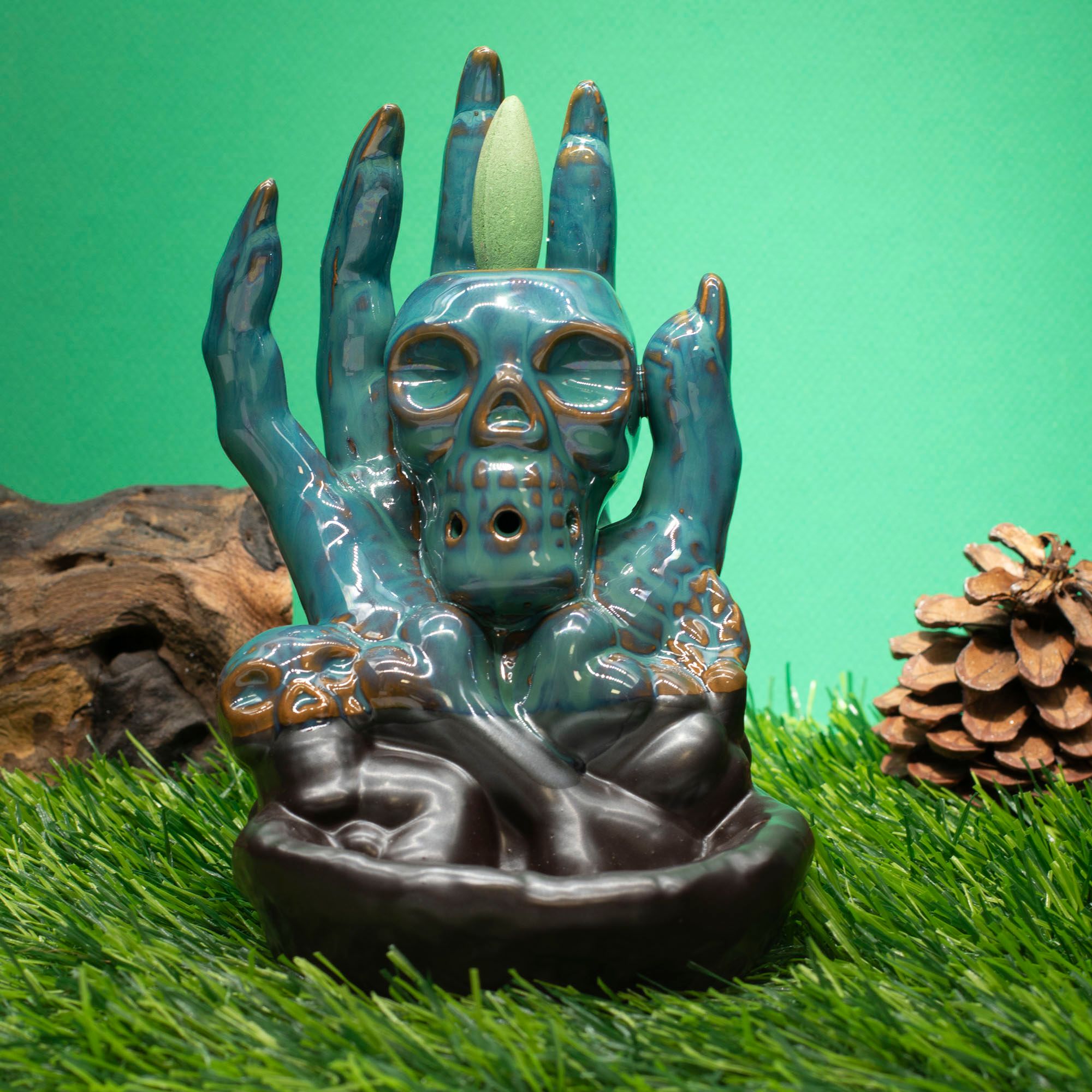Quemador de incienso de flujo inverso - Calavera en la mano 1