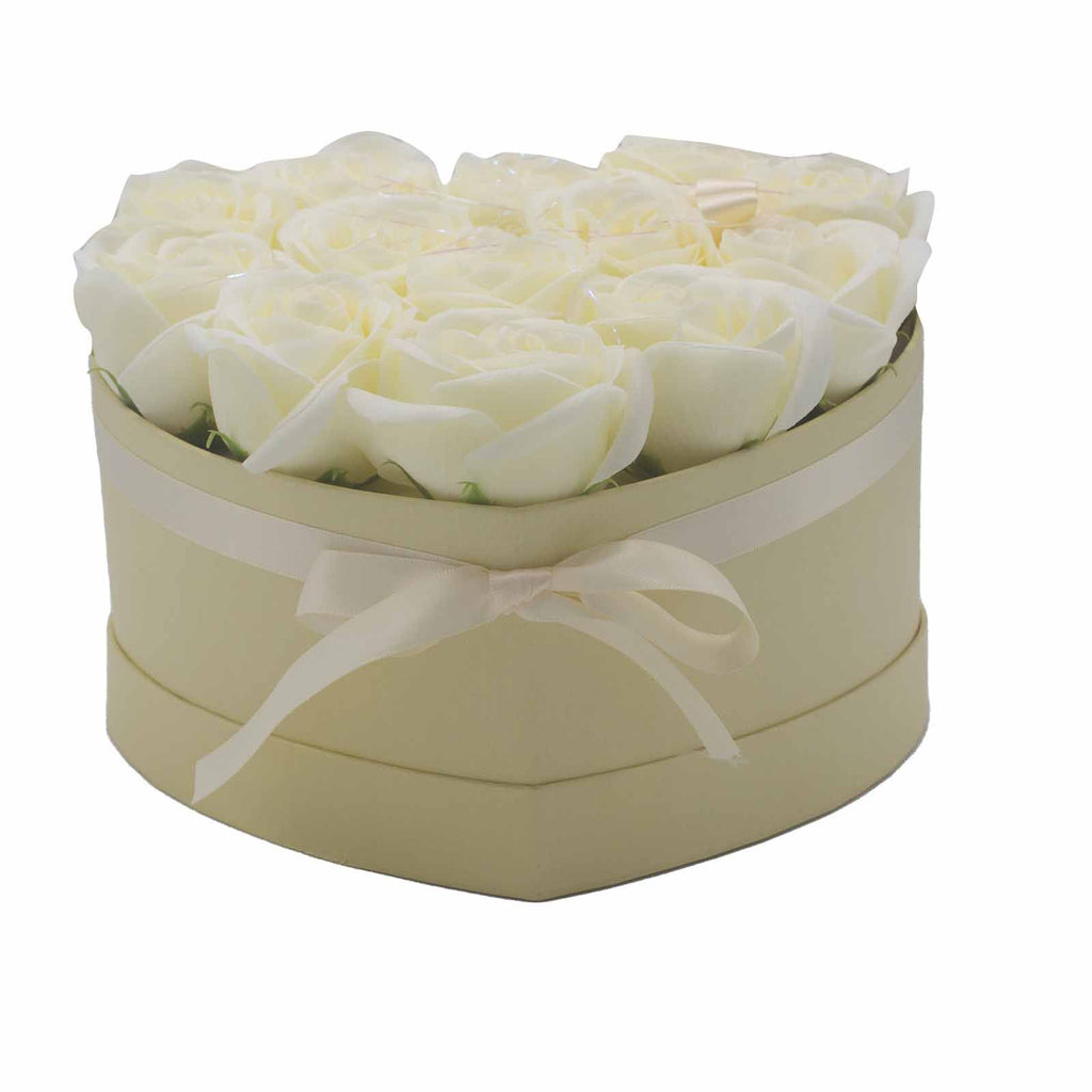 Caja de Regalo - Flor de Jabón  13 Rosas Crema - corazon