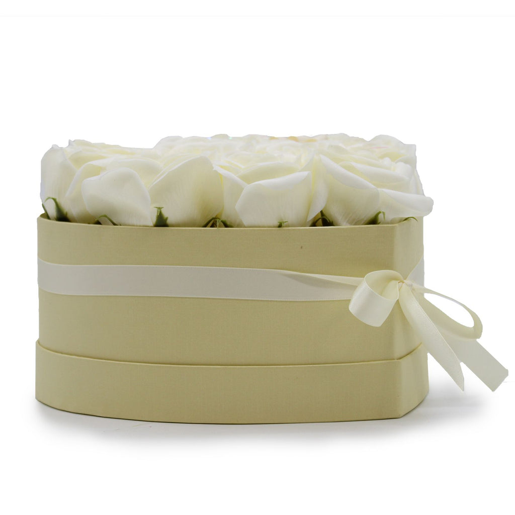 Caja de Regalo - Flor de Jabón  13 Rosas Crema - corazon