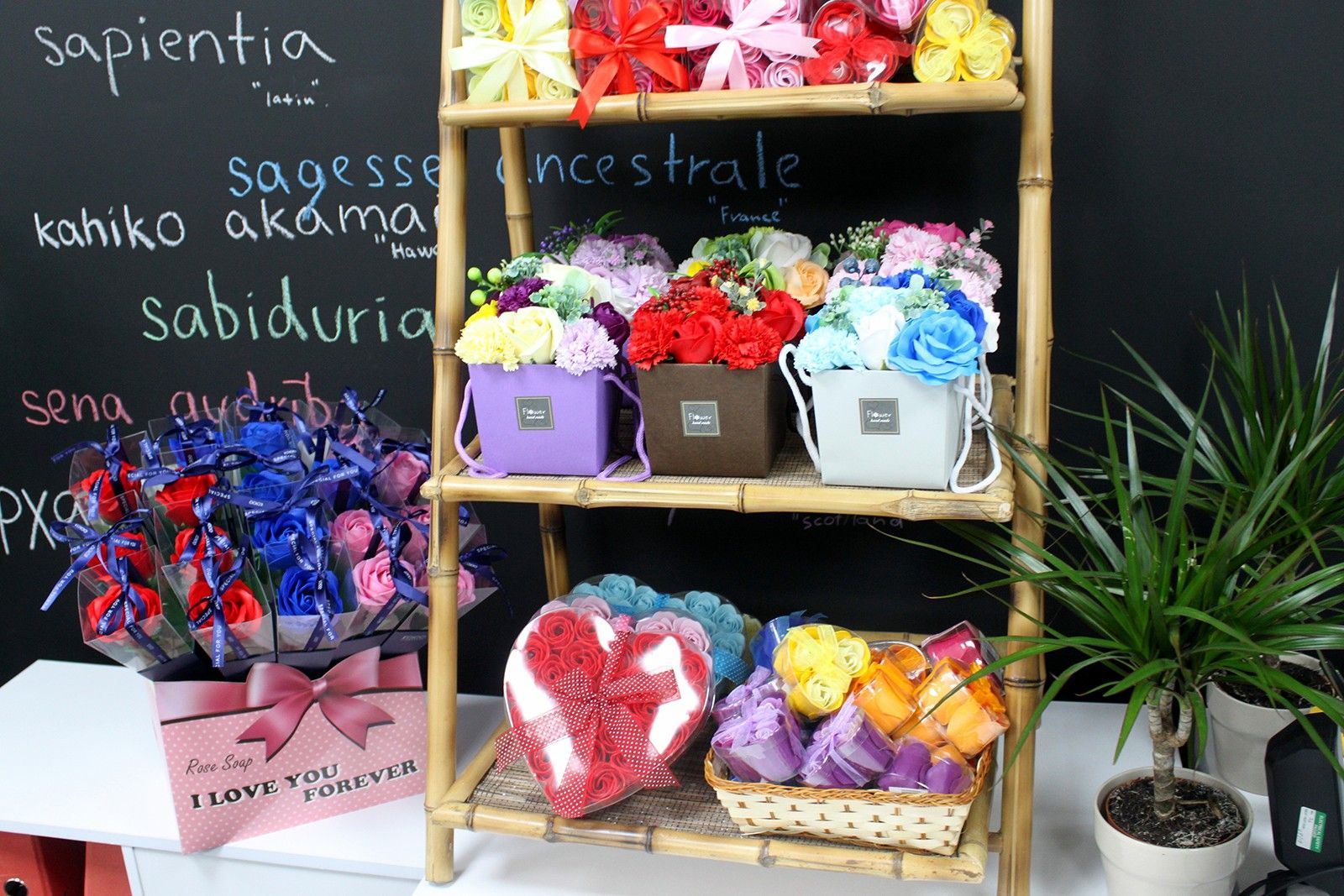 Set de 24 flores de Jabón ( 4 modelos )