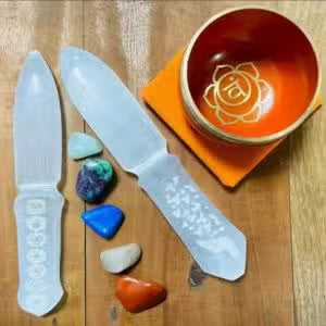 Cuchillo Ritual de Selenita Natural ( 4 modelos diferentes )